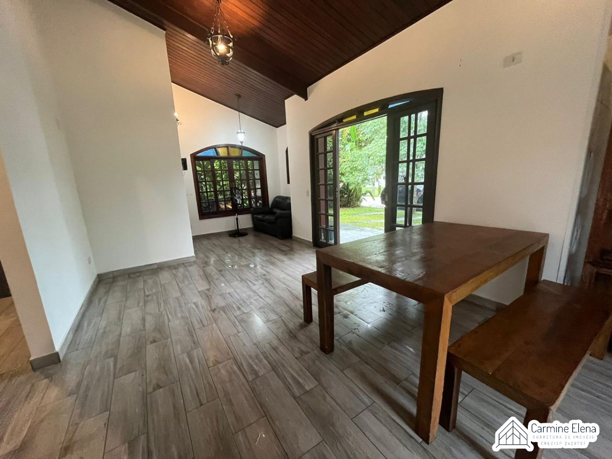 Casa para alugar com 3 quartos, 15m² - Foto 1